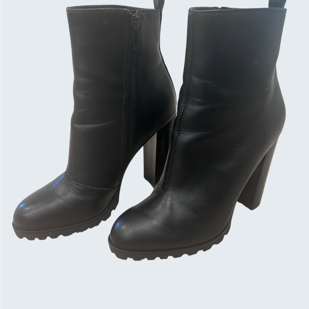 ALDO Black Leather Ankle Boots with Chunky Heel - Size 6.5